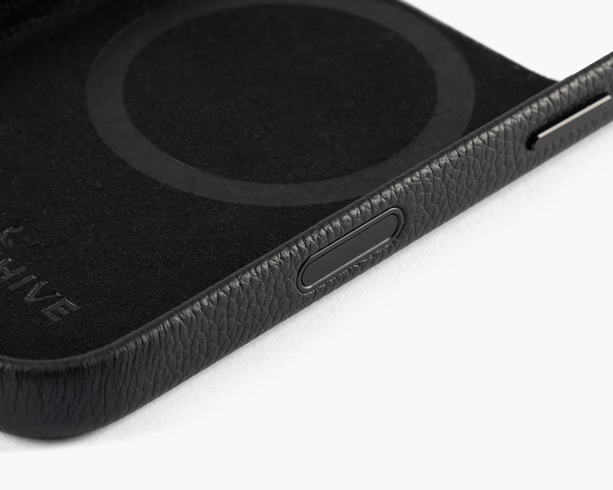 Apple iPhone 17 Pro Max - Metro Slim Leather Phone Case