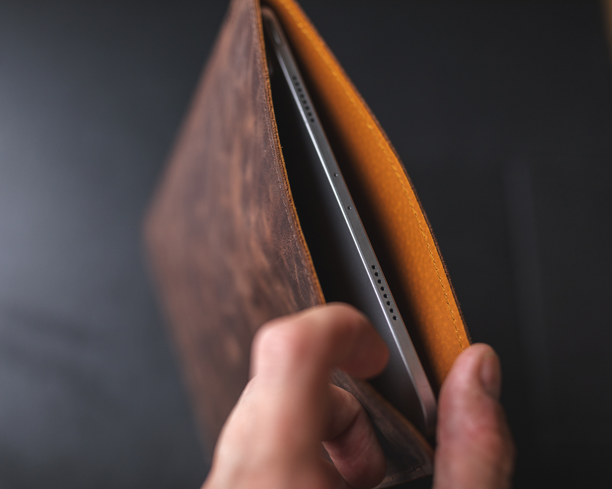 Apple iPad Pro 12.9" - Vintage Leather iPad Sleeve