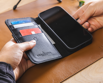 Apple iPhone Leather Wallet ネイビー iPhone FineWoven Wallet with MagSafe – Deep Blue - Apple