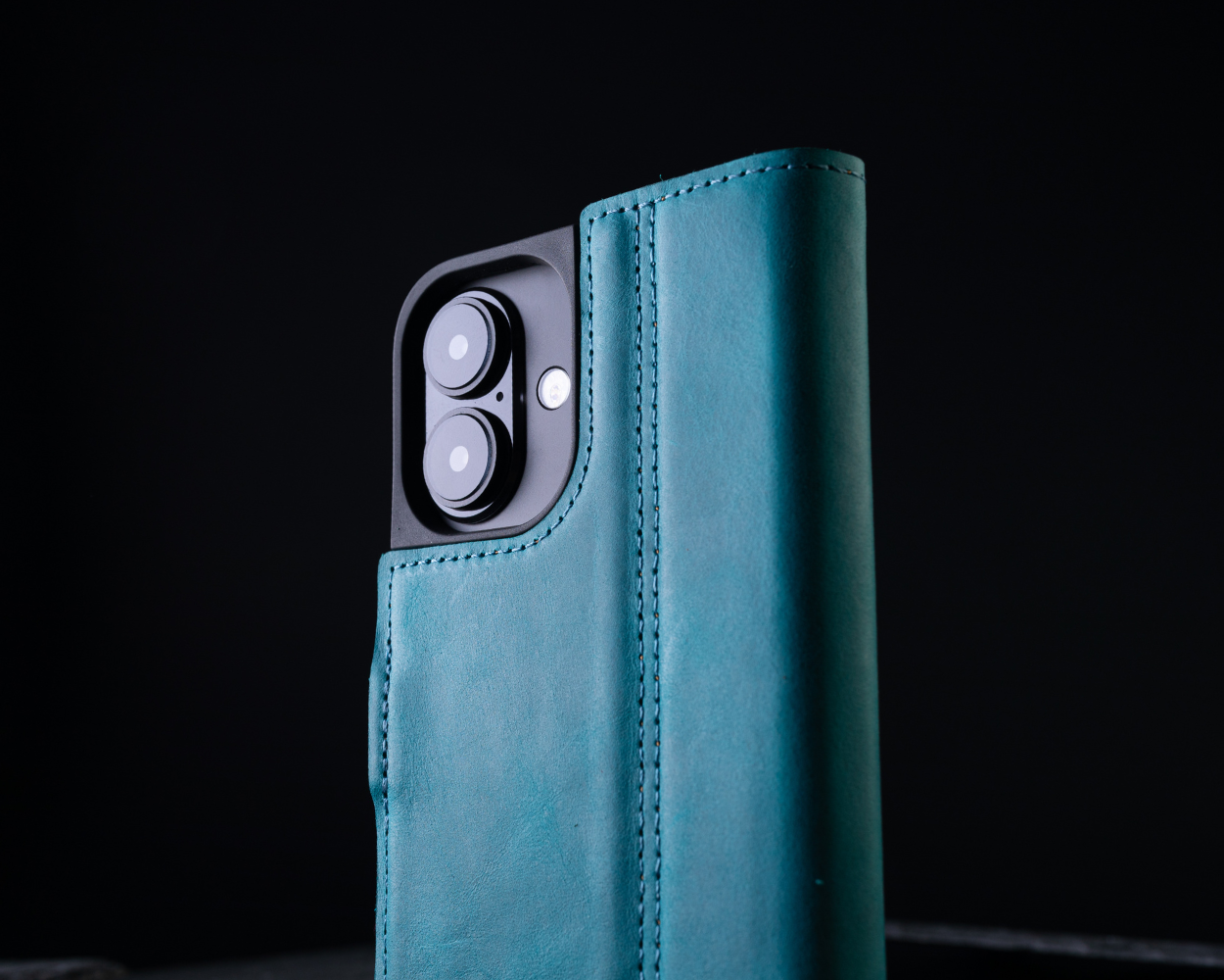 Apple iPhone 16 - Vintage Leather Wallet Phone Case