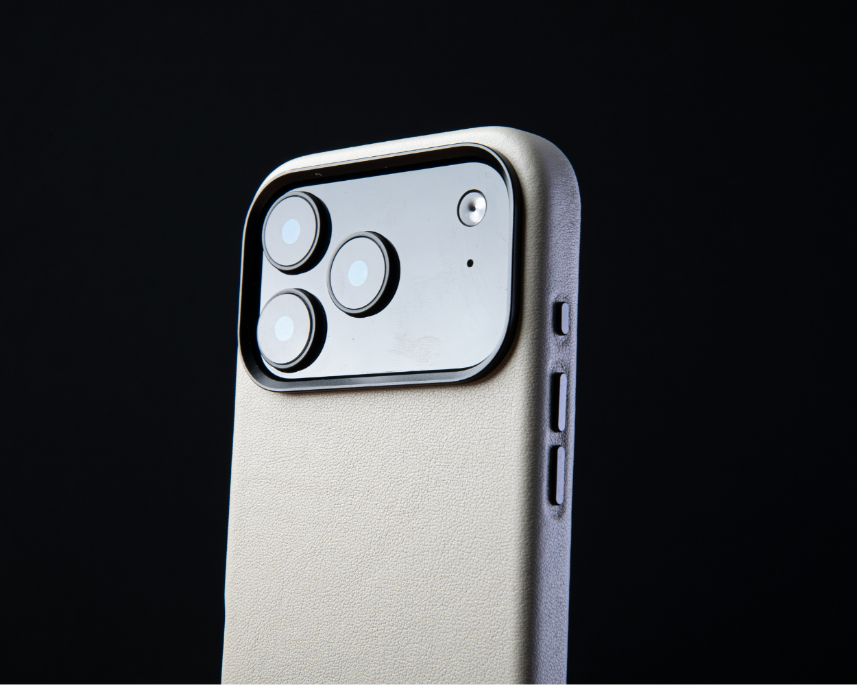 Apple iPhone 17 Pro - Metro Slim Leather Phone Case