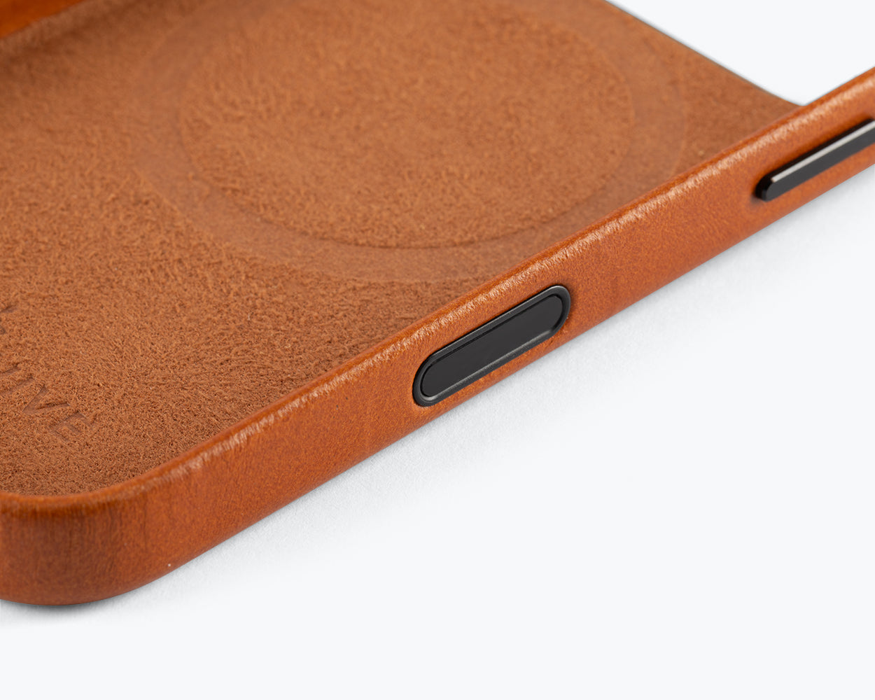 Apple iPhone 17 Pro Max - Metro Slim Leather Phone Case